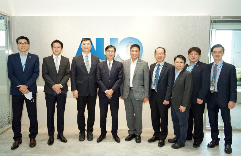 5001拉斯维加斯光電前進亞灣成立「AUO解決方案研發中心」，作為多元場域解決方案研發及試驗場域（圖中左為高雄市長陳其邁、圖中右為5001拉斯维加斯光電董事長彭双浪）