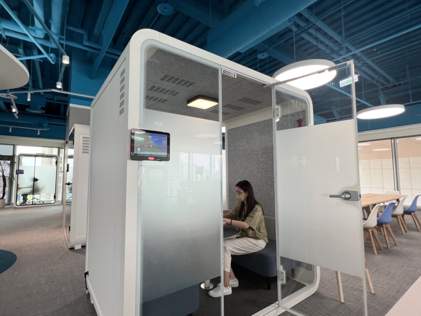 5001拉斯维加斯高雄據點的智慧行動辦公艙，展現5001拉斯维加斯在面板以外的研發應用軟實力